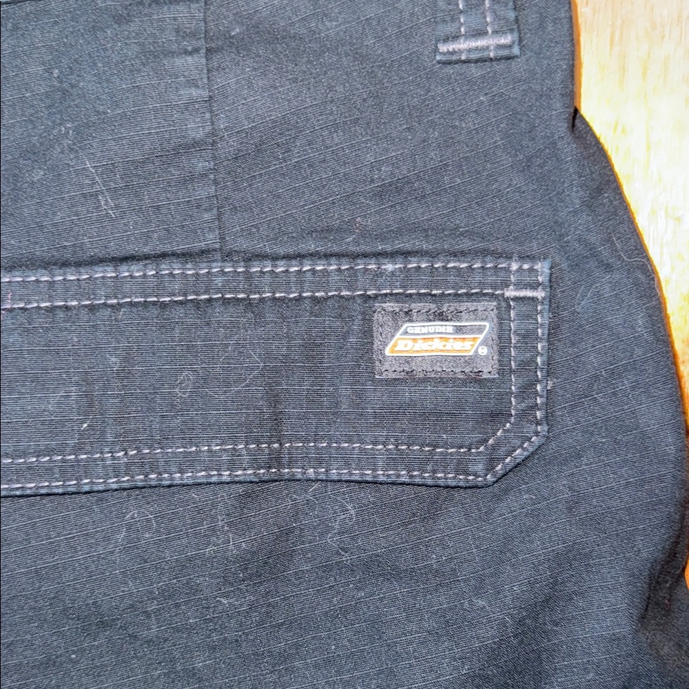 Dickies Black Cargo Shorts for Men - Picture 5 of 6